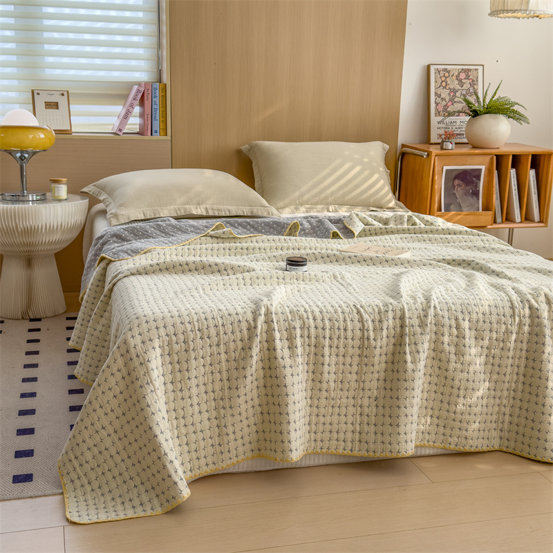 Breathable Three Layers Cotton Gauze Quilt