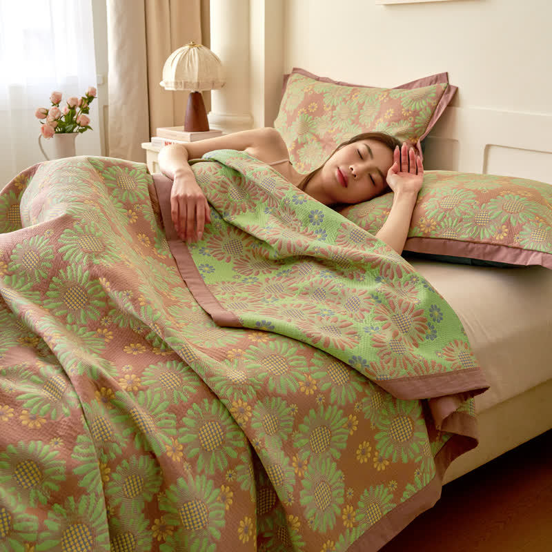 Reversible Yarn-dyed Daisy Cotton Gauze Quilt