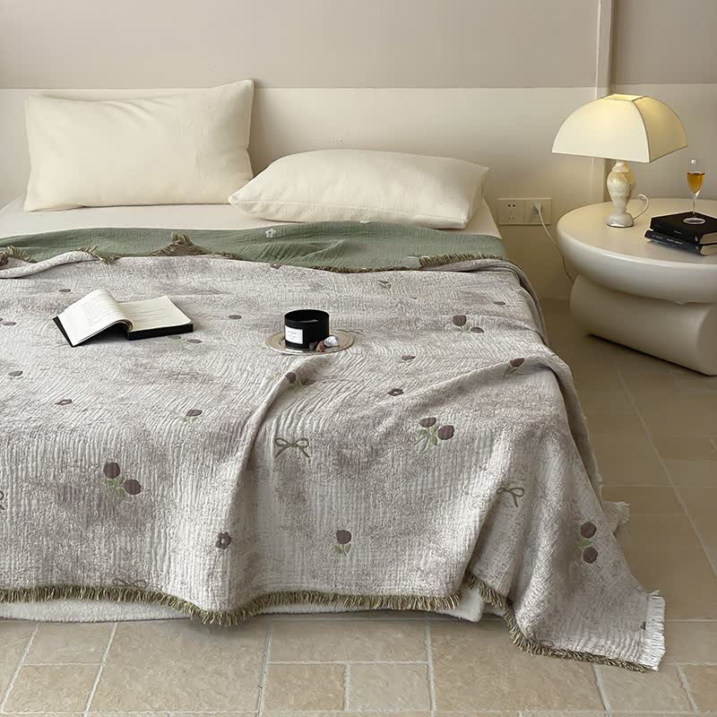 Yarn-dyed Reversible Cotton Gauze Tassel Quilt