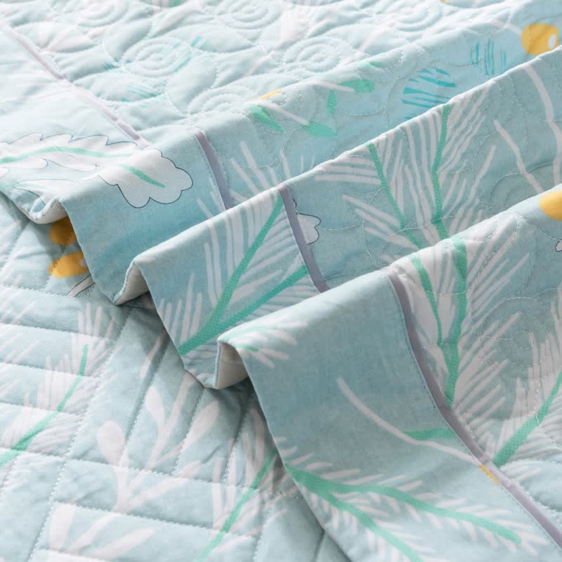 Elegant Plant Print Cotton Quilt