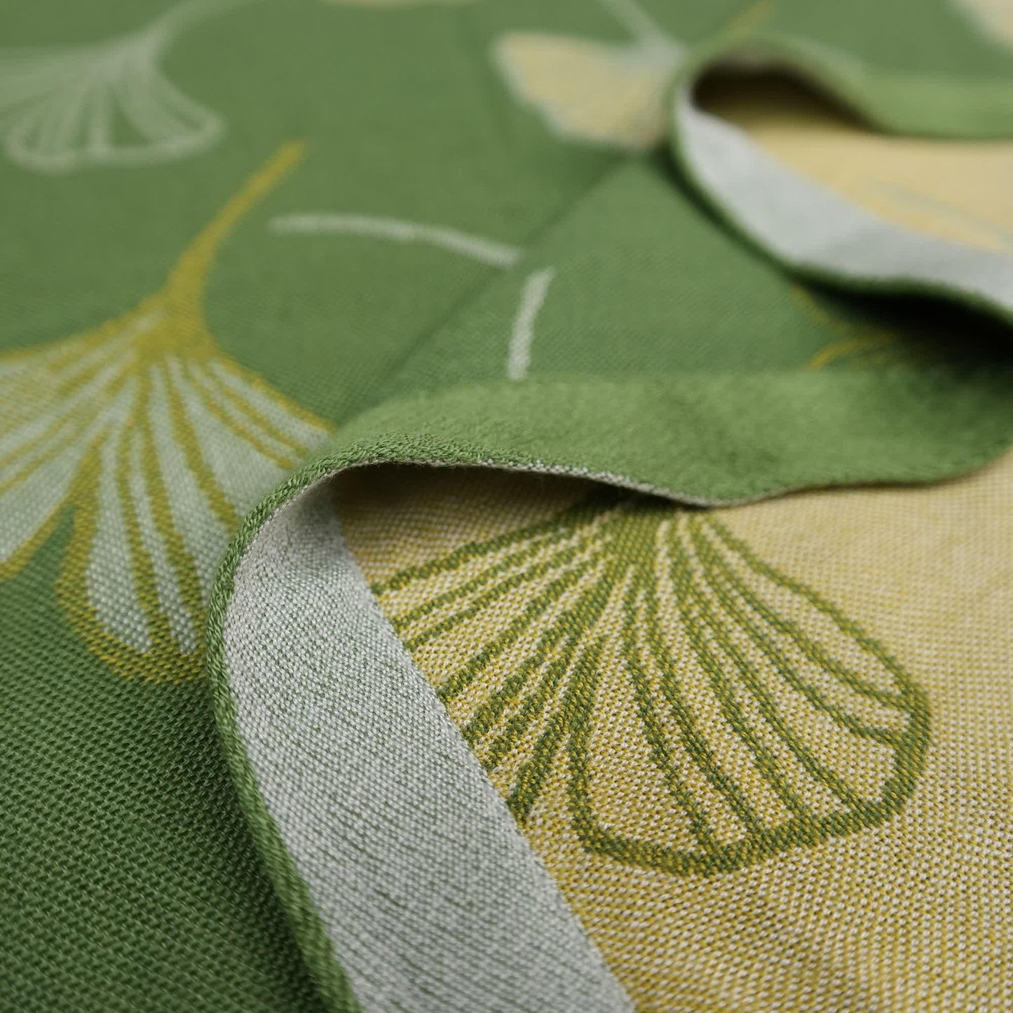 Green Ginkgo Leaf Summer Cooling Blanket