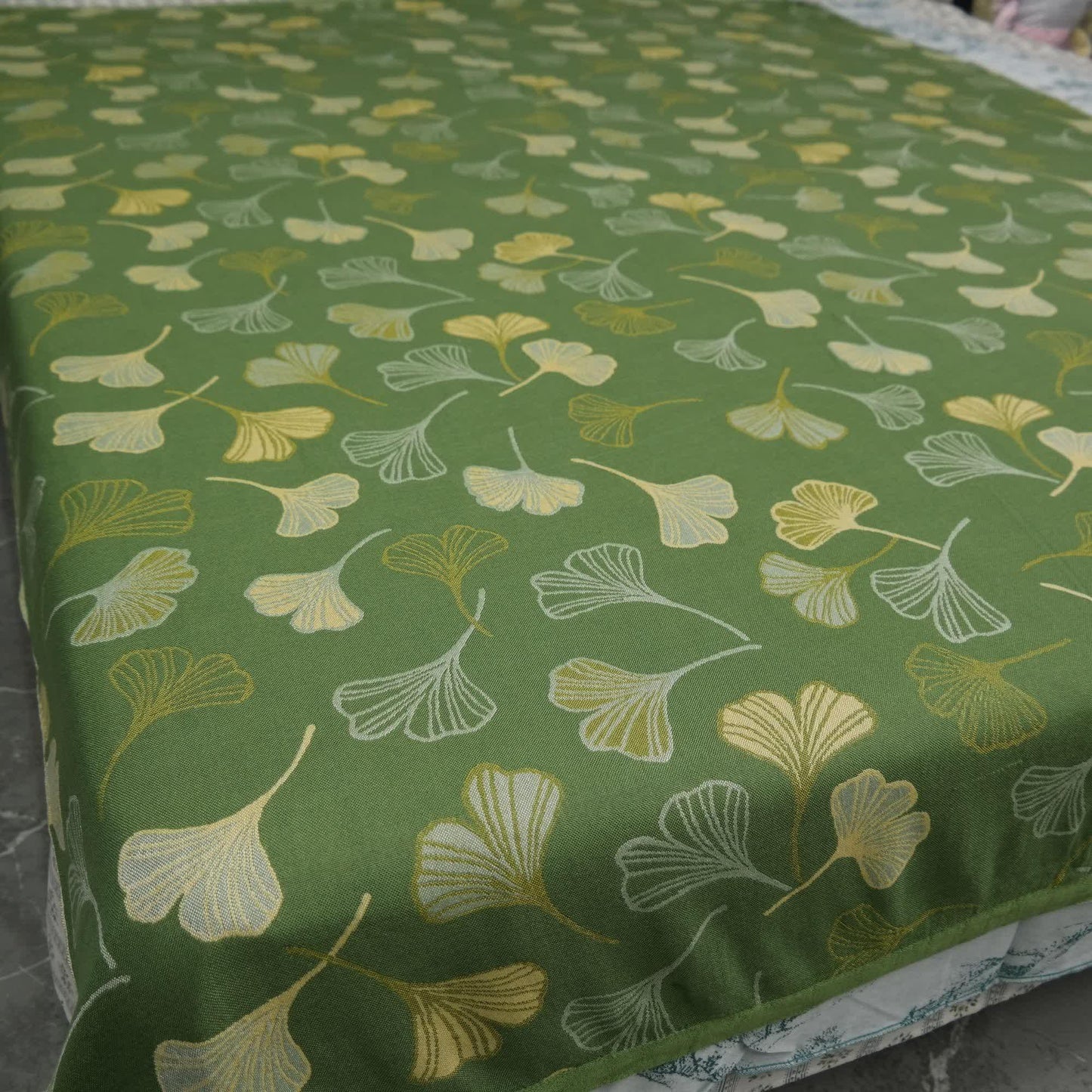 Green Ginkgo Leaf Summer Cooling Blanket