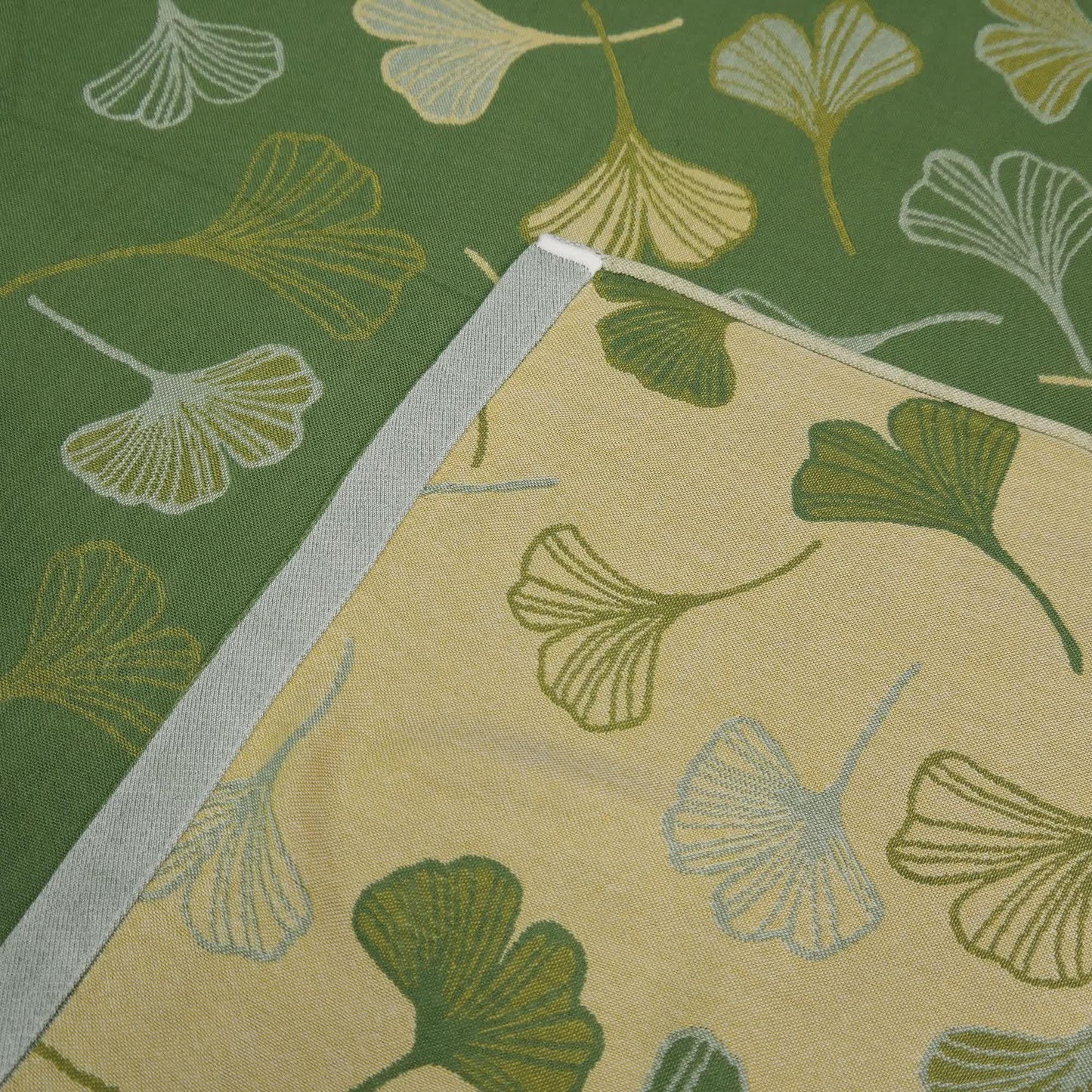 Green Ginkgo Leaf Summer Cooling Blanket