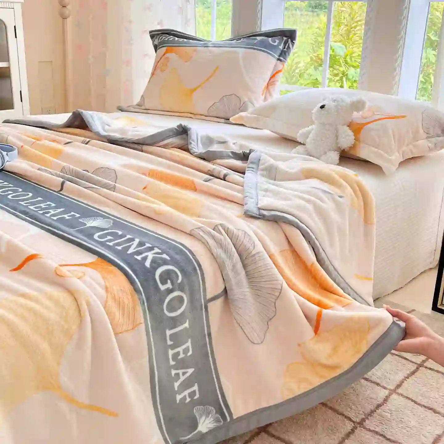 Ginkgo Leaf Cozy Warm Throw Blanket - image 1