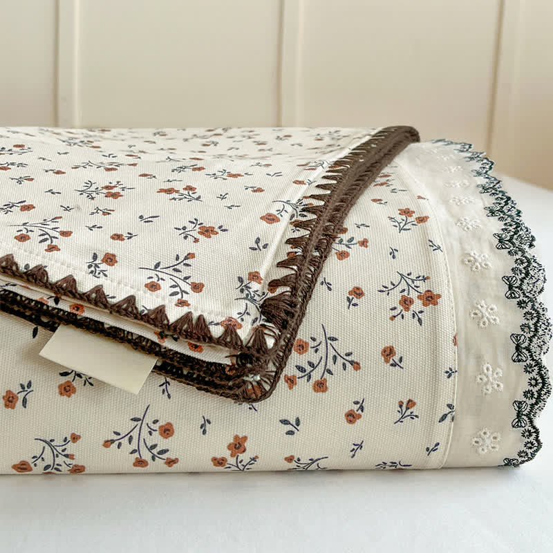 Vintage Floral Cotton Bedspread with Scalloped Trim - image 5