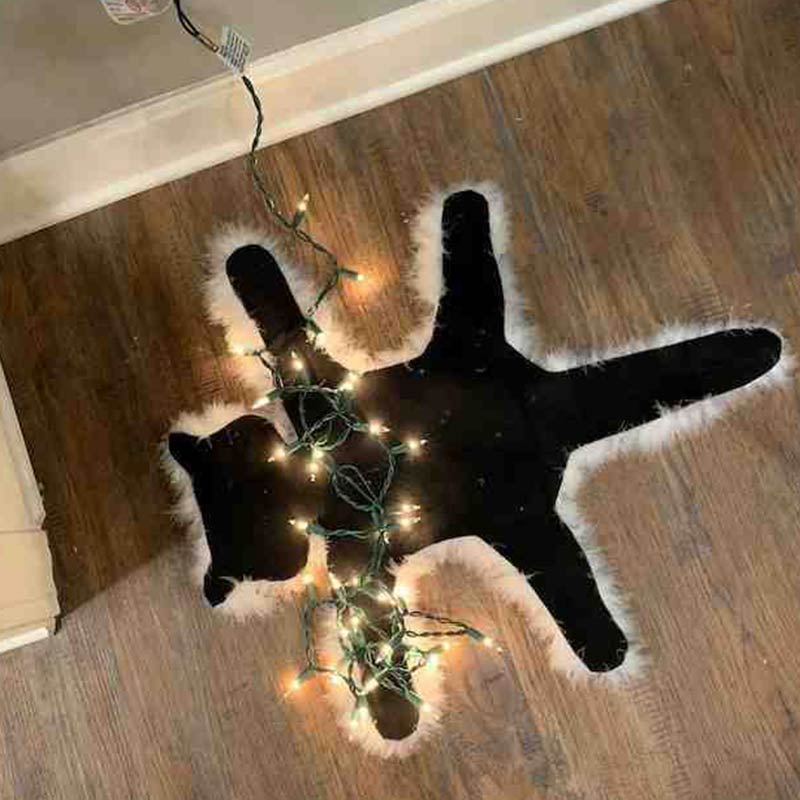 šš Ownkoti Aunt Bethany's Fried Cat Decorative Fur Trimmed Rug in National Lampoonās Christmas Vacation