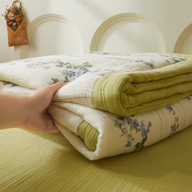 Fresh Floral Cotton Gauze Lightweight Quilt