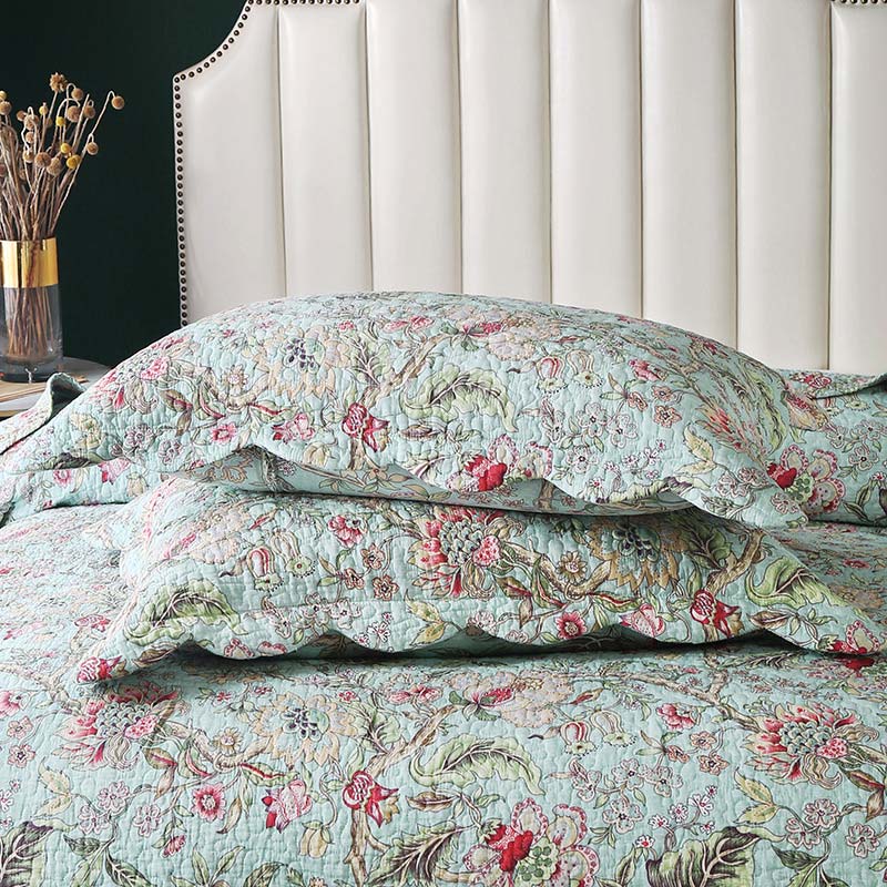 Vintage Flower Quilt with Pillow Shams