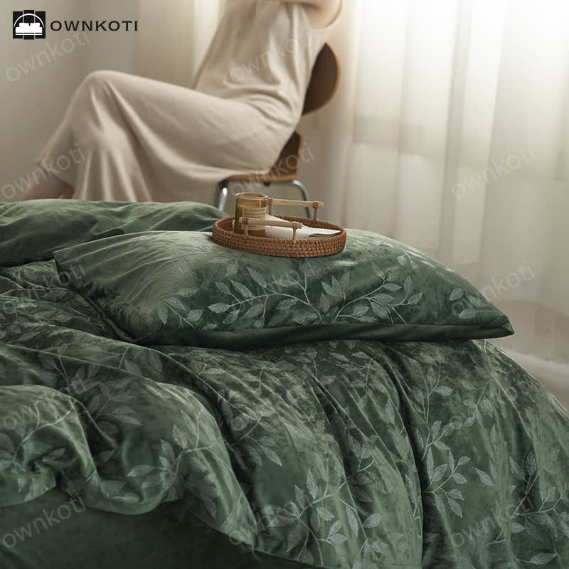 Retro Floral Soft Velvet Warm Bedding Set(4PCS)