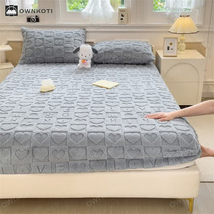 Soft Fleece Jacquard Heart Fitted Sheet