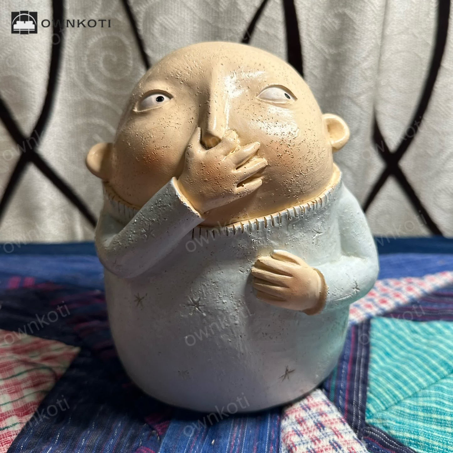 Pinching Nose Statue Resin Ornament