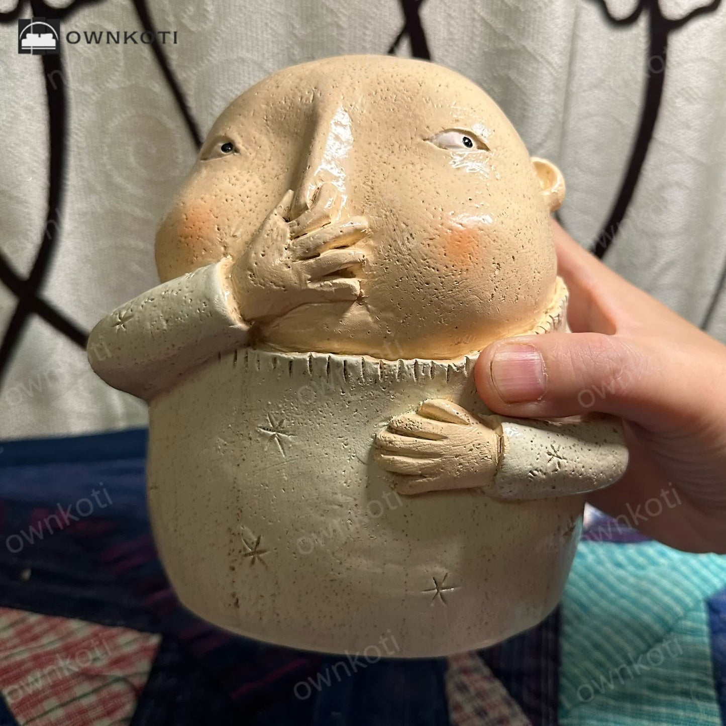 Pinching Nose Statue Resin Ornament