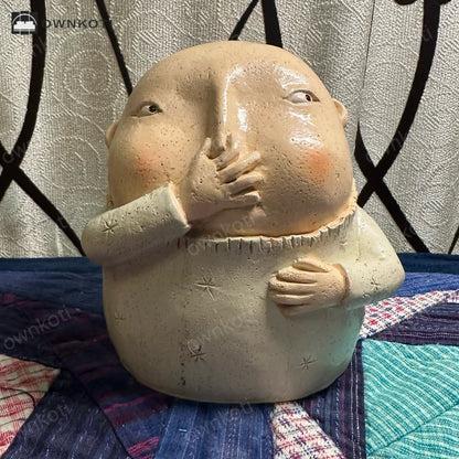 Pinching Nose Statue Resin Ornament