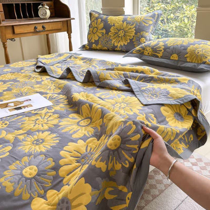 Elegant Lightweight Sunflower Cotton Gauze Quilt