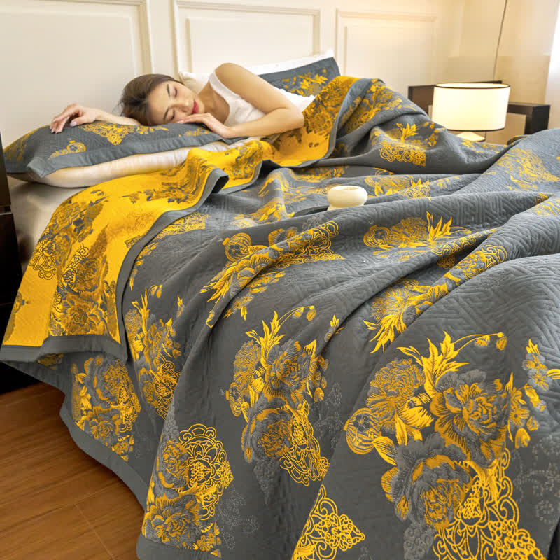 Elegant Flower Three Layer Cotton Gauze Quilt