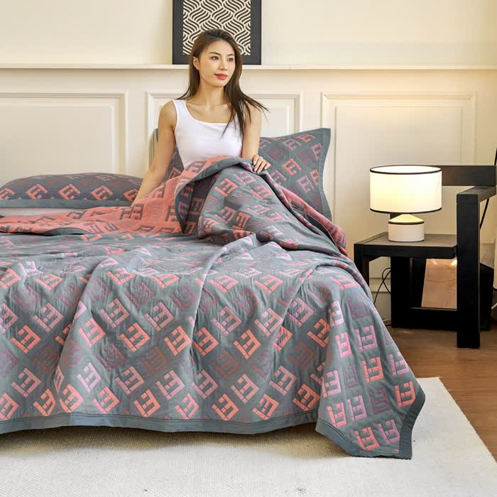 Luxurious Jacquard Cotton Gauze Breathable Quilt