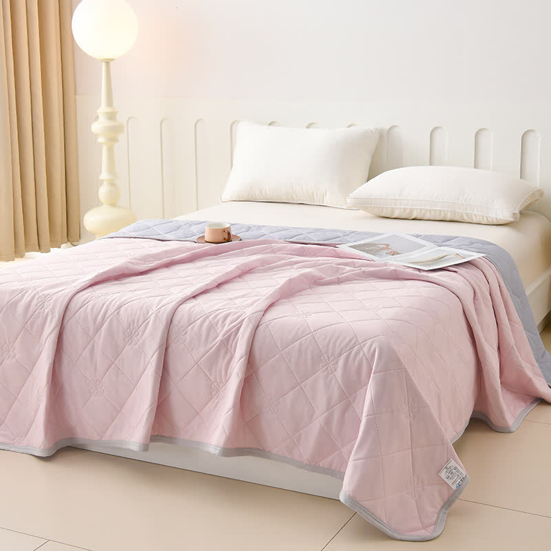 Reversible Cooling Quilt with Clover Grid Stitching