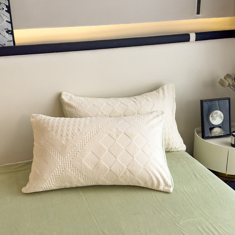 Diamond Checkered Textured Warm Bedding Set - image 5