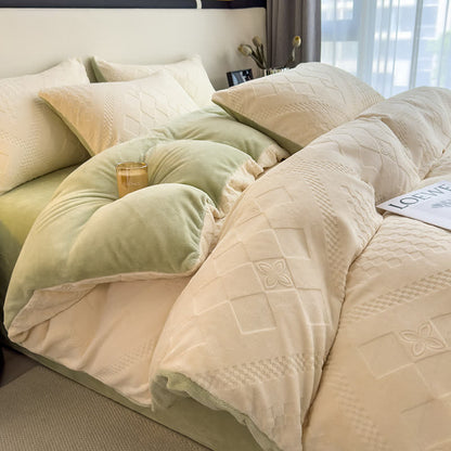 Diamond Checkered Textured Warm Bedding Set - image 4