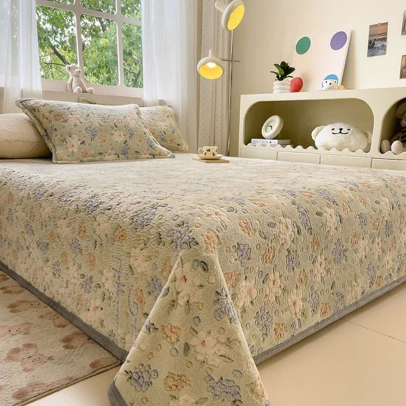 Ownkoti Elegant Floral Plush Throw Blanket - image 1