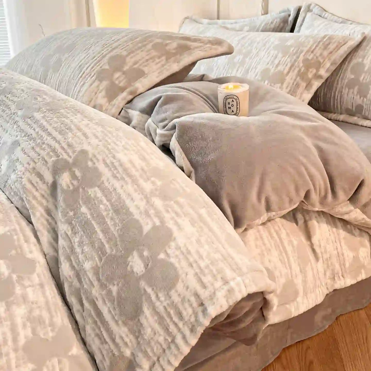 Cozy Thick Embossed Fleece Bedding Set (4PCS)  - image 3