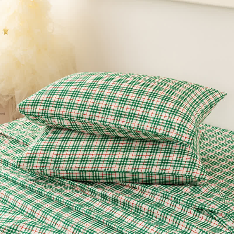 Classic Christmas Gingham Sheet Set - image 3