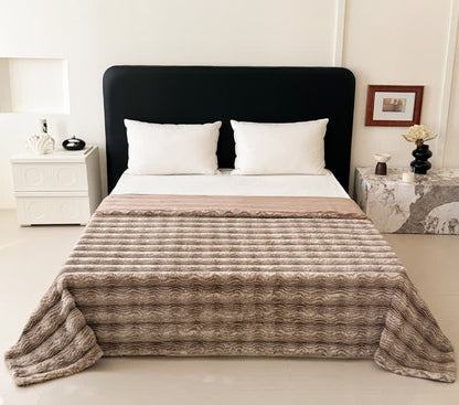 Faux Fur Wavy Jacquard Plush Blanket - image 5