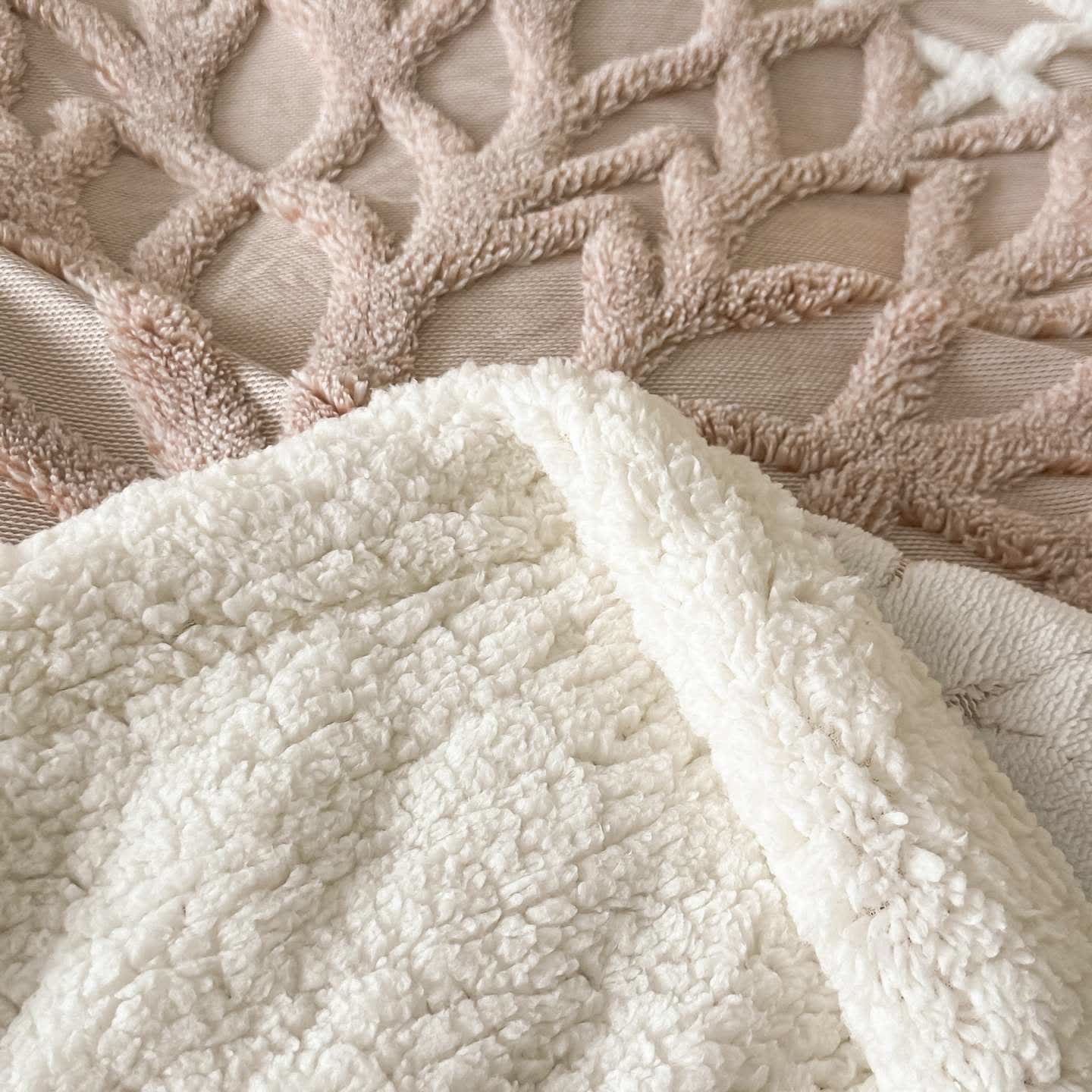 Floral-inspired Jacquard Sherpa Blanket - image 10
