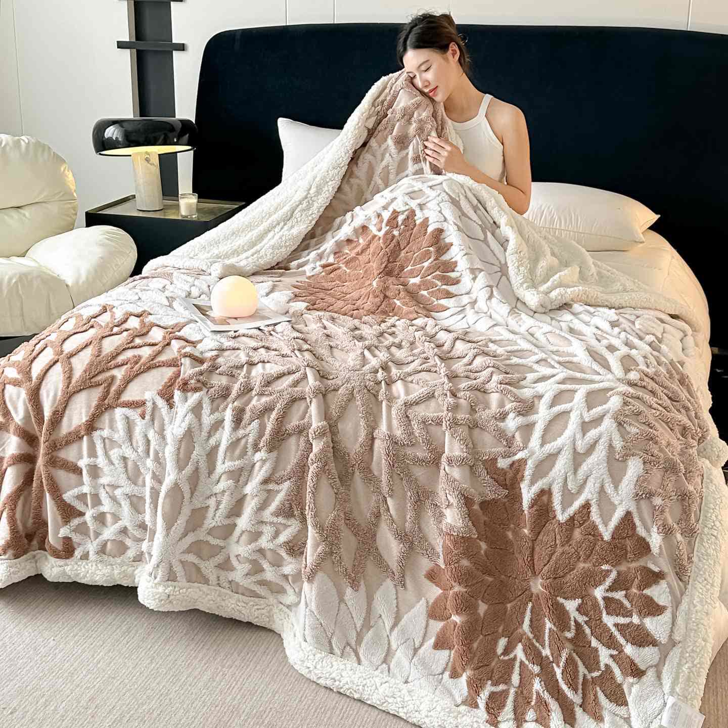 Floral-inspired Jacquard Sherpa Blanket - image 4