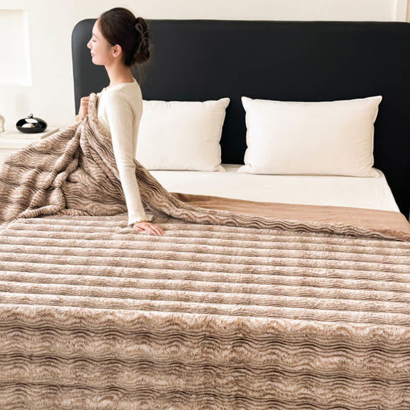 Faux Fur Wavy Jacquard Plush Blanket - image 6