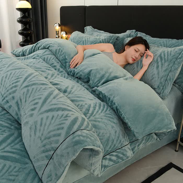 Leaf-inspired Textured Plush Bedding Set(4PCS) - Green - King - image 15