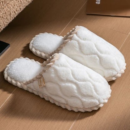 Wavy Textured Closed-Toe Plush Warm Slippers - White - L - image 7