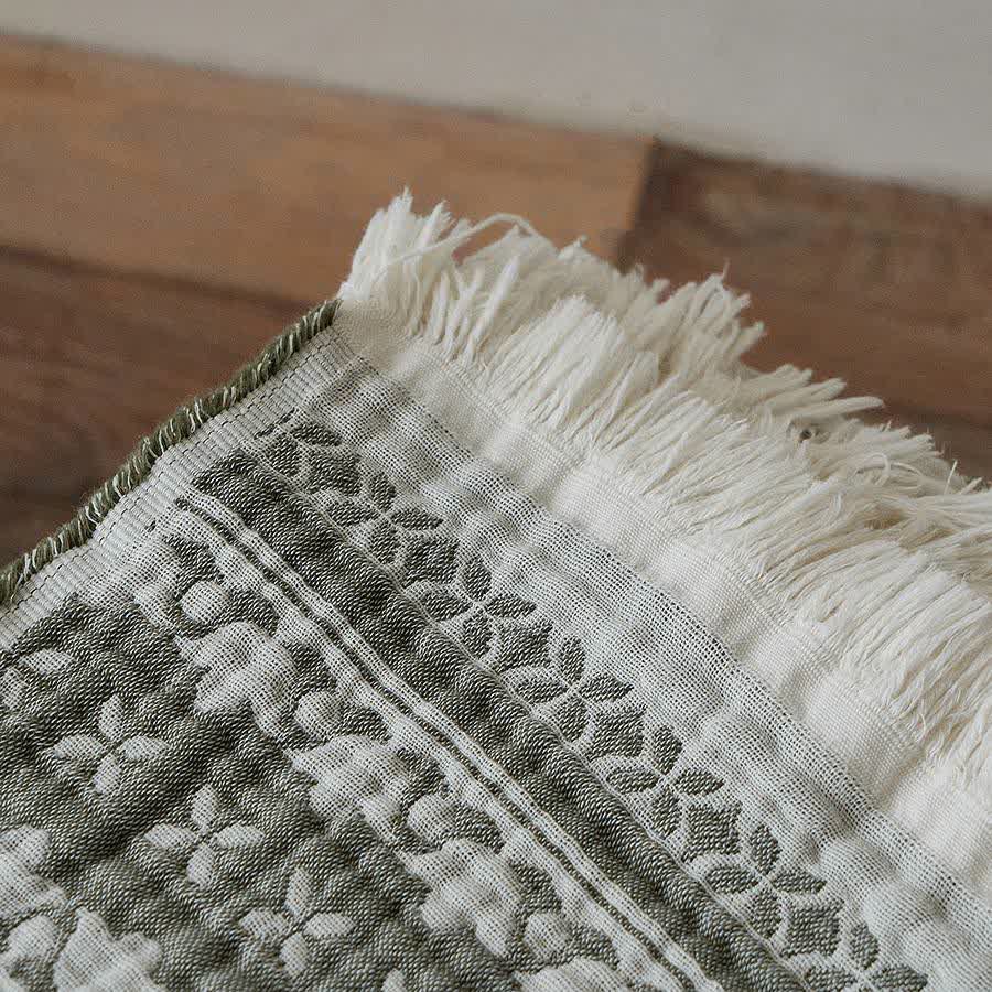 Daisy Pattern Cotton Tassel Blanket - image 7