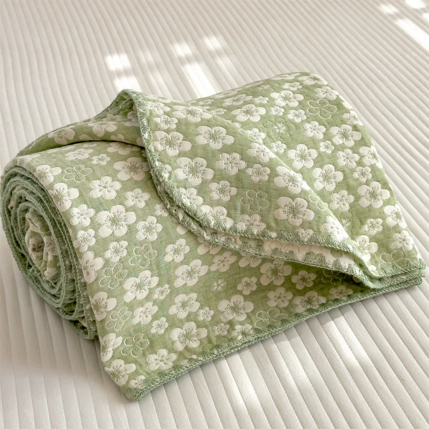 Refresh Floral Cotton 3-Layer Gauze Quilt - image 4