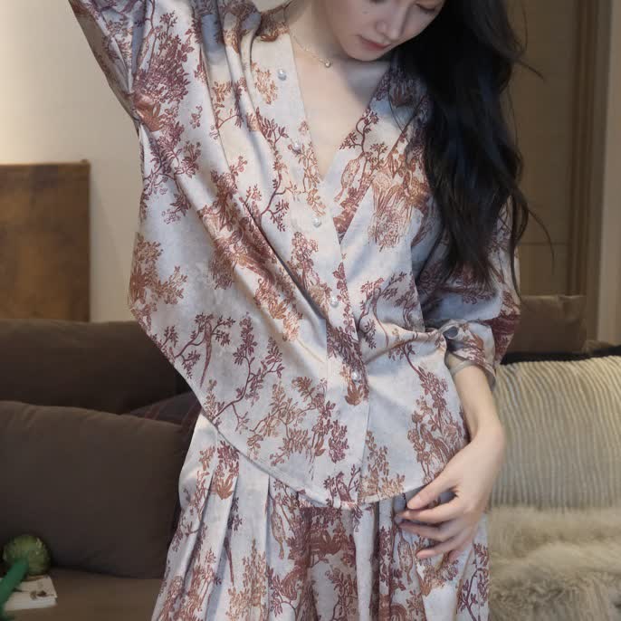 Vintage-Inspired Botanical Print Pajama Set - image 2