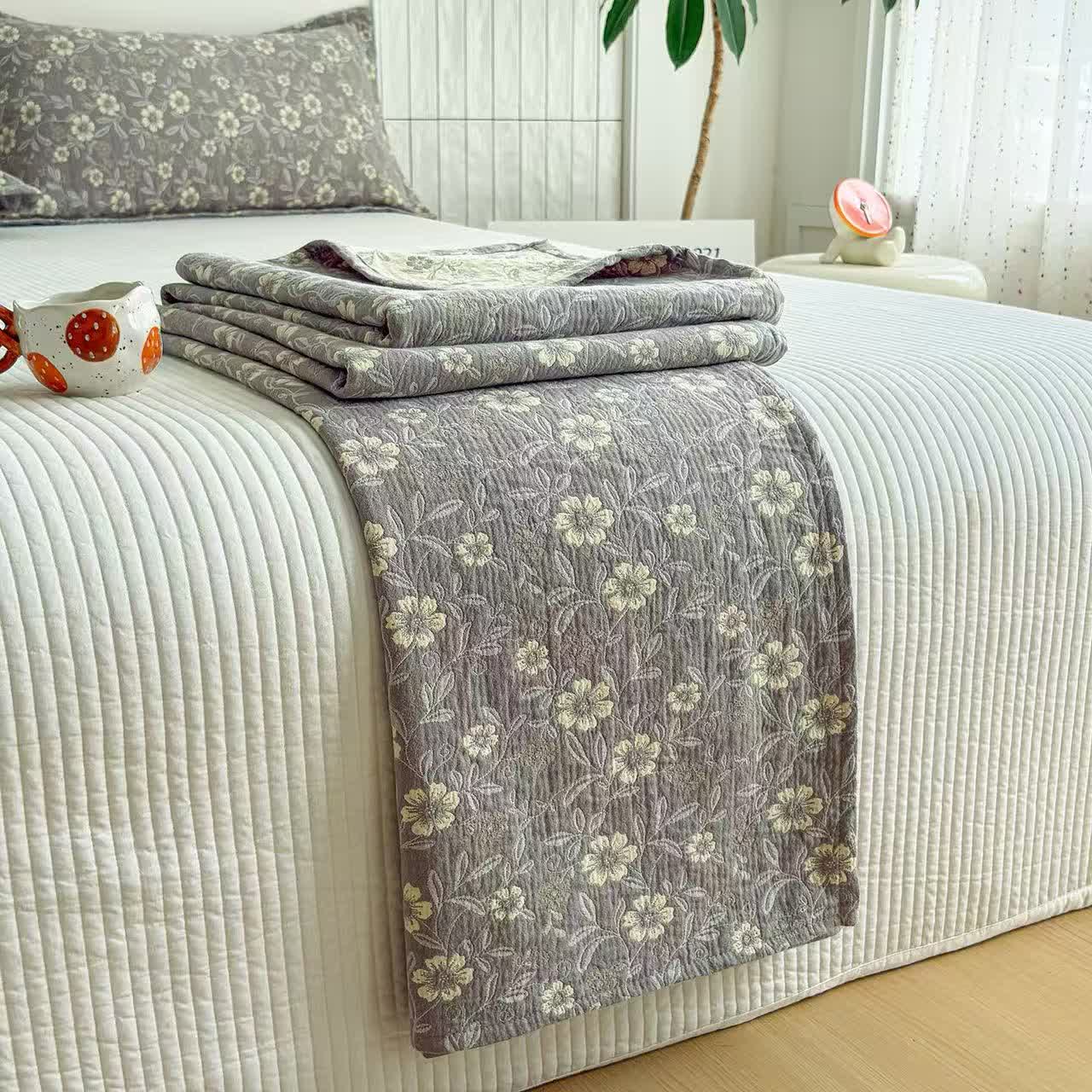 Reversible Rustic Flower Jacquard Cotton Quilt - image 9