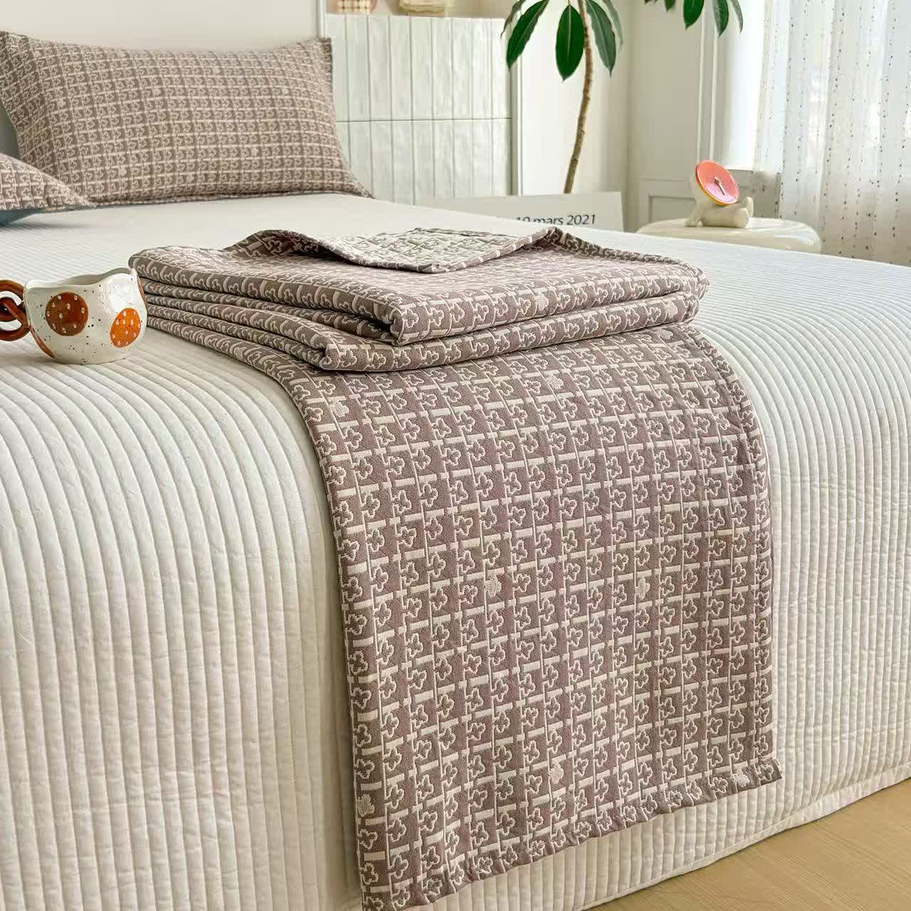 Modern Geometric Pattern Jacquard Cotton Quilt - image 4