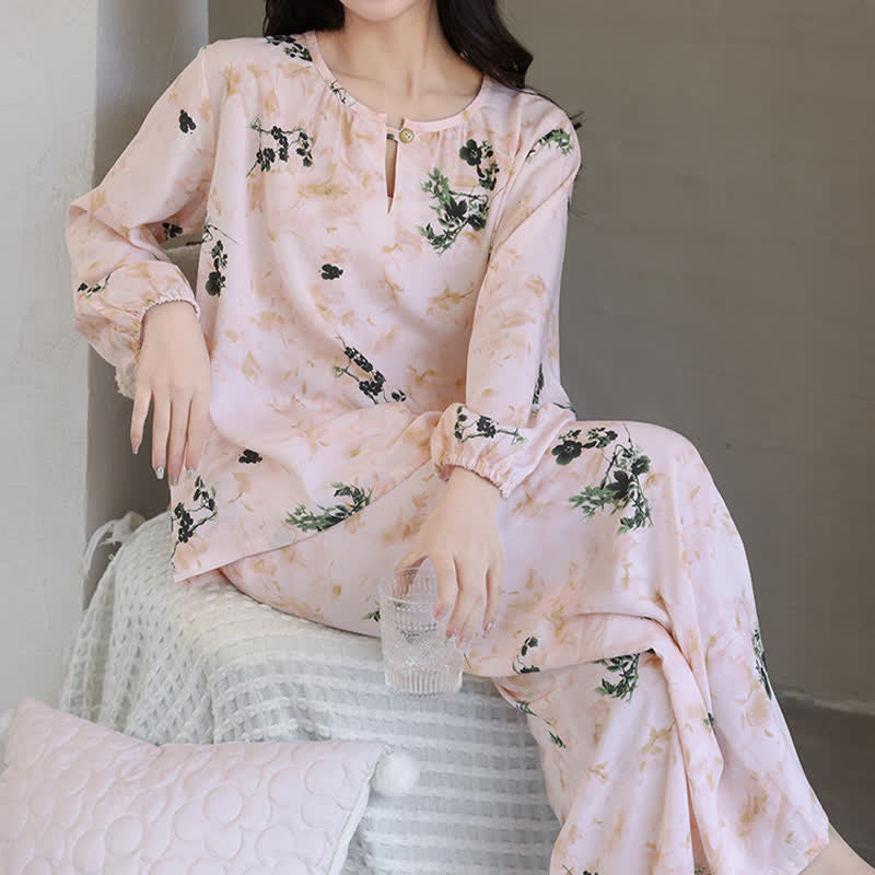 Pastoral Floral Long Sleeve Women's Pajamas - image 1
