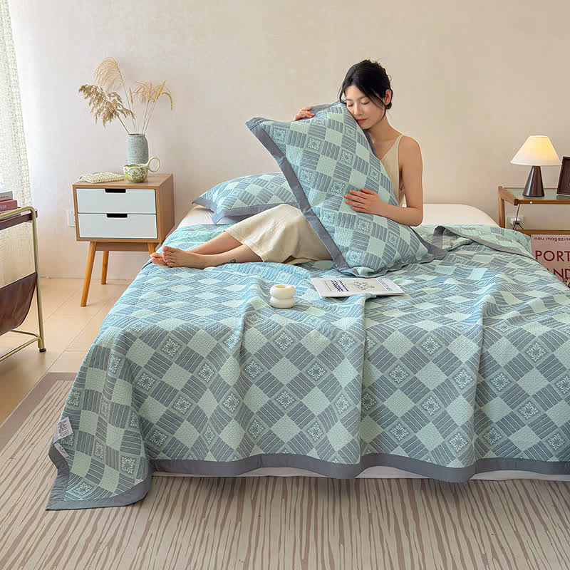 Reversible 3-layer Geometric Jacquard Blanket Quilt - image 3