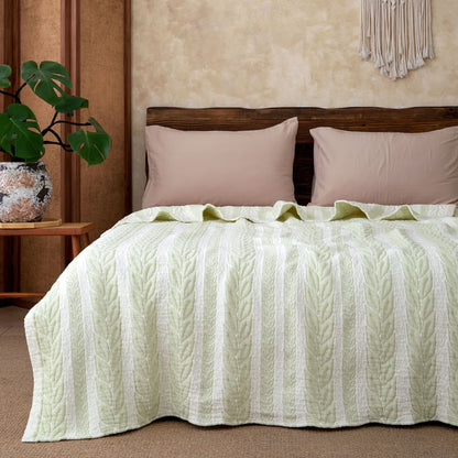 Scandinavian Leaf Stitch Cotton Quilt - Queen - image 0