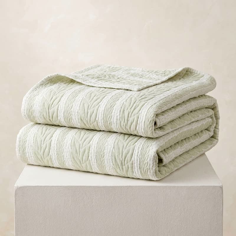 Scandinavian Leaf Stitch Cotton Quilt - image 3