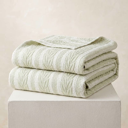 Scandinavian Leaf Stitch Cotton Quilt - image 3