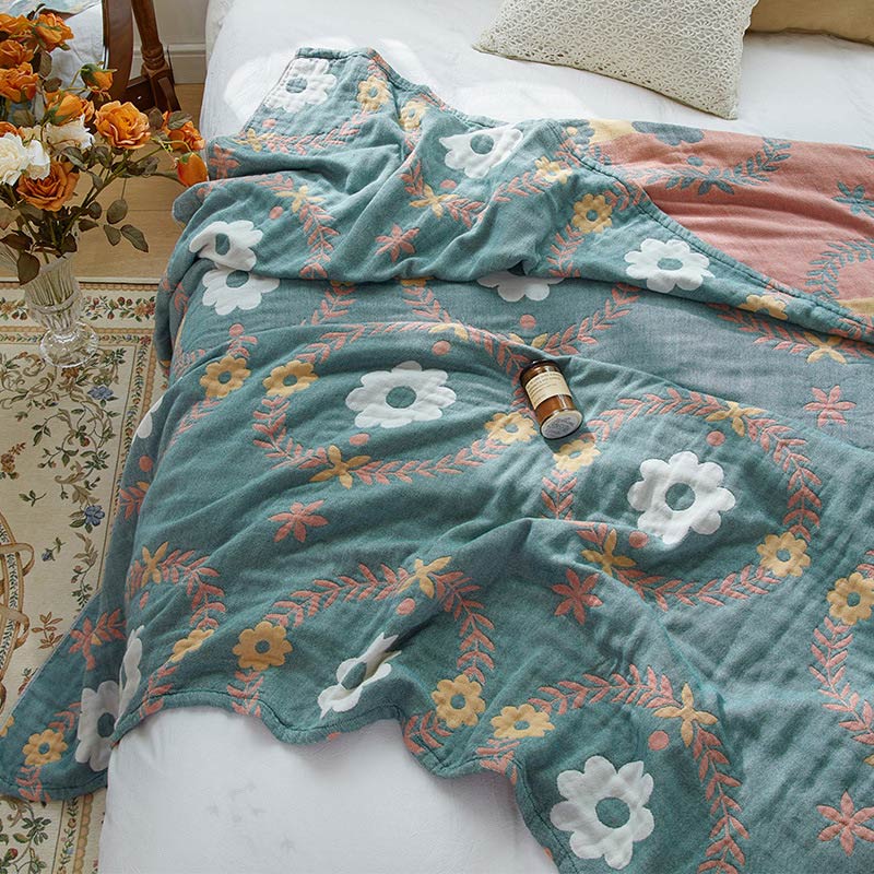 Ownkoti White Flower Lightweight Cotton Reversible Quilt