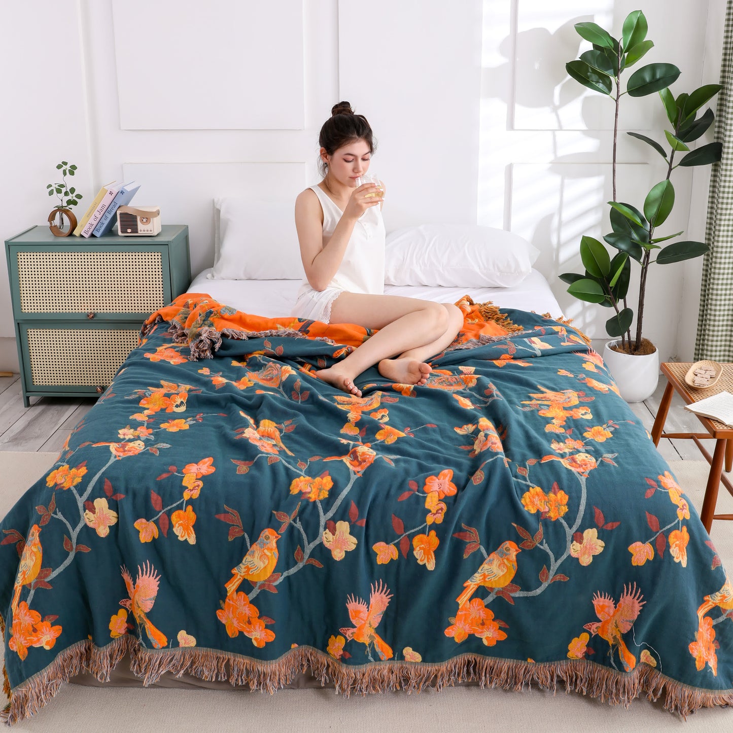 Magpie Floral Cotton Reversible Tassel Quilt