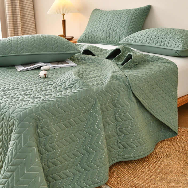 Solid Color Zigzag Soft Decorative Quilt