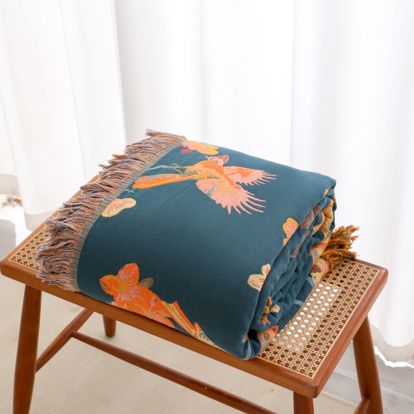 Magpie Floral Cotton Reversible Tassel Quilt