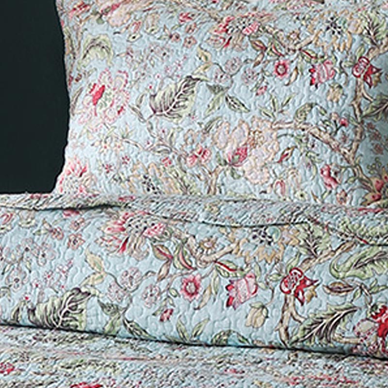 Vintage Flower Quilt with Pillow Shams