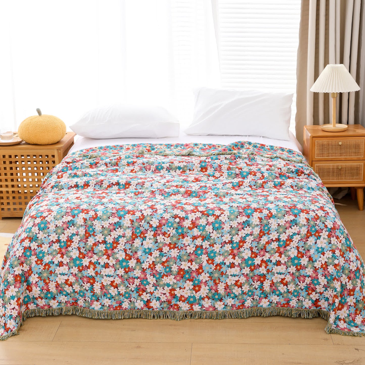 Farmhouse Floral Cotton Tassel Quilt